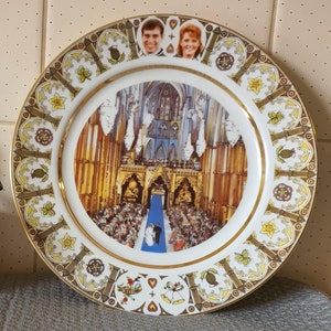 Assiette en édition limitée du patrimoine de la famille royale, mariage du prince Andrew et de Sarah Ferguson à l'abbaye de Westminster ~ Maison , The Heritage Collection