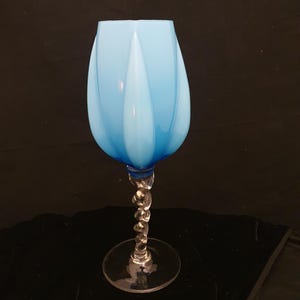 Turquoise Stelvie-glazen beker: Italiaans kunstglas met gedraaide steel