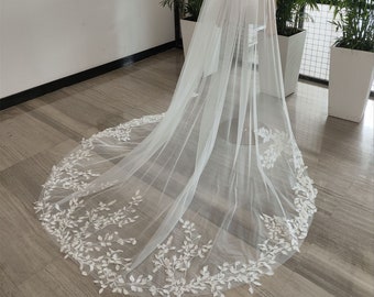 Velo de novia clásico con apliques de encaje y hojas, velo largo de encaje con flores, velo de novia de encaje marfil/blanco y peine, velo romántico de encaje floral, velo de tul