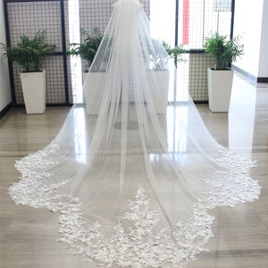 Irregular Hem Lace Veil Floral Lace Wedding Veil Cathedral/Royal/Regal Bridal Veil One Tier Veil&Comb Romantic Lace Applique Bridal Veil
