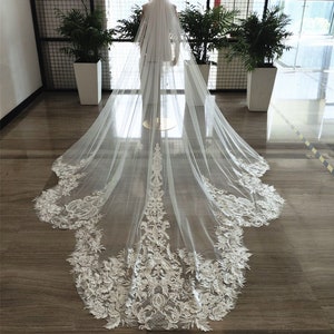 Floral Hem Lace Veil Irregular Hem Lace Vei Flower Trim Veil 1 Tier Veil Floral Lace Veil Ivory Veil with Comb Fantastic Lace Wedding Veil