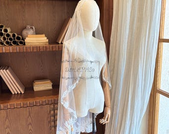 Sequined Floral Lace Mantilla Wedding Veil with Comb, Short Bridal Drop Veil, Romantic Bridal Veil, Vintage Wedding Veil