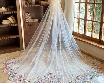 Vintage bloemenkant bruidssluier met onregelmatige zoom, romantische kleurrijke bloem bruidssluier, elegante kathedraal bloemblaadje sluier, boho kanten sluier