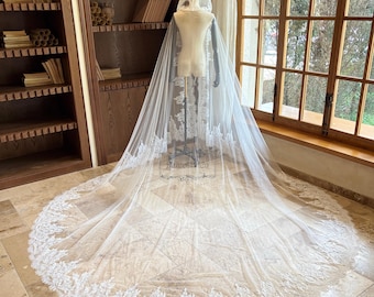 Boho Full Lace Edge Wedding Cape, Eyelash Lace Hooded Cape Veil, Vintage Bridal Cathedral Cape, Ivory Tulle Bridal Cloak