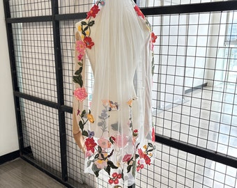 Floral Lace Wedding Veil, Romantic Colourful Flowery Bridal Veil, Lace Edge Veil, Ivory Tulle Wedding Veil, Short Fingertip Veil with Comb