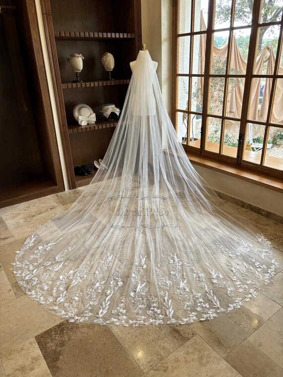 Elegant Tulle Wedding Veil With Lace & Comb Elegant Tulle Wedding Veil With Lace & Comb