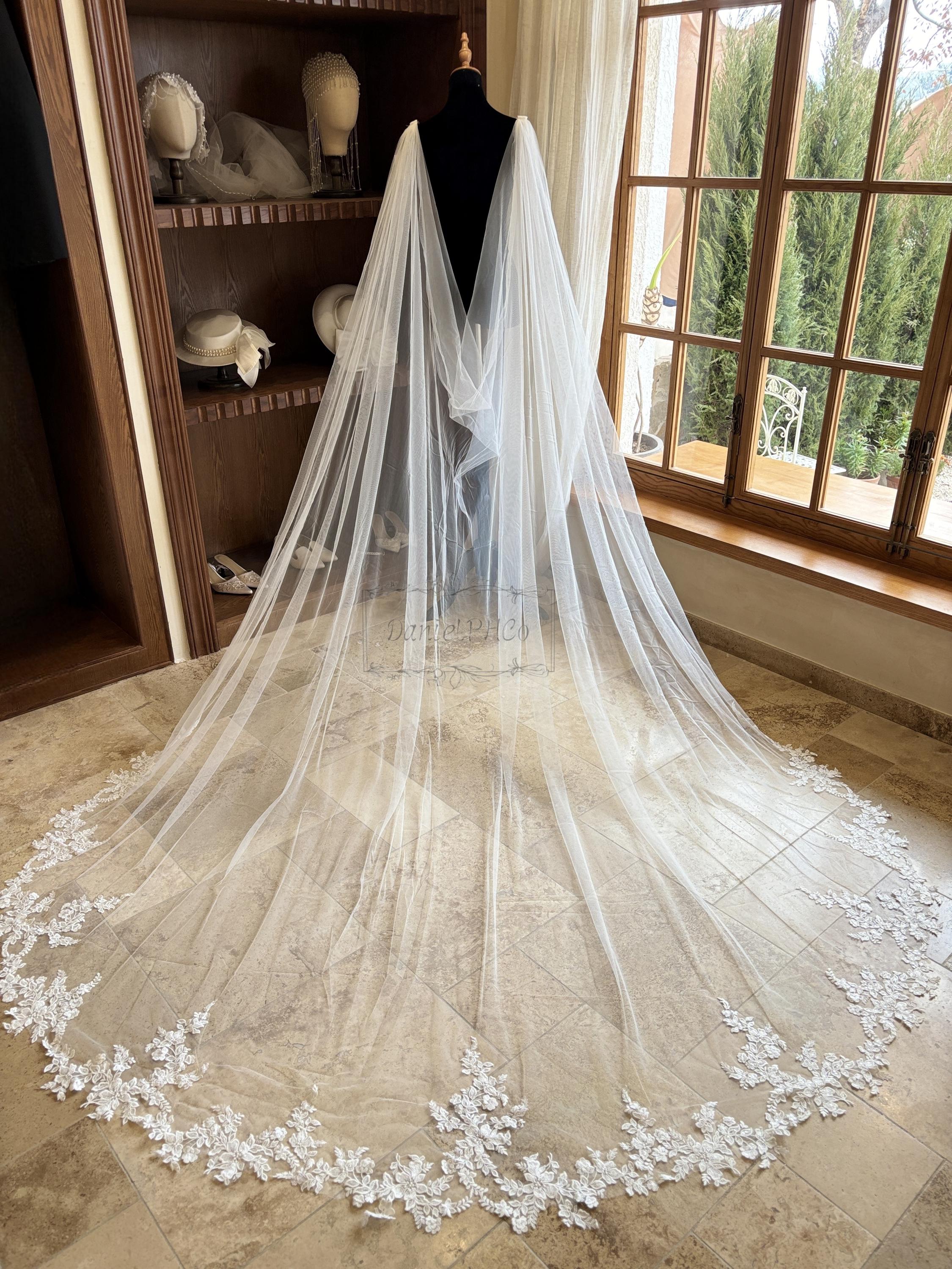 Elegant Flower Lace Wedding Cape, Floral Lace Cape Veil  display picture 3