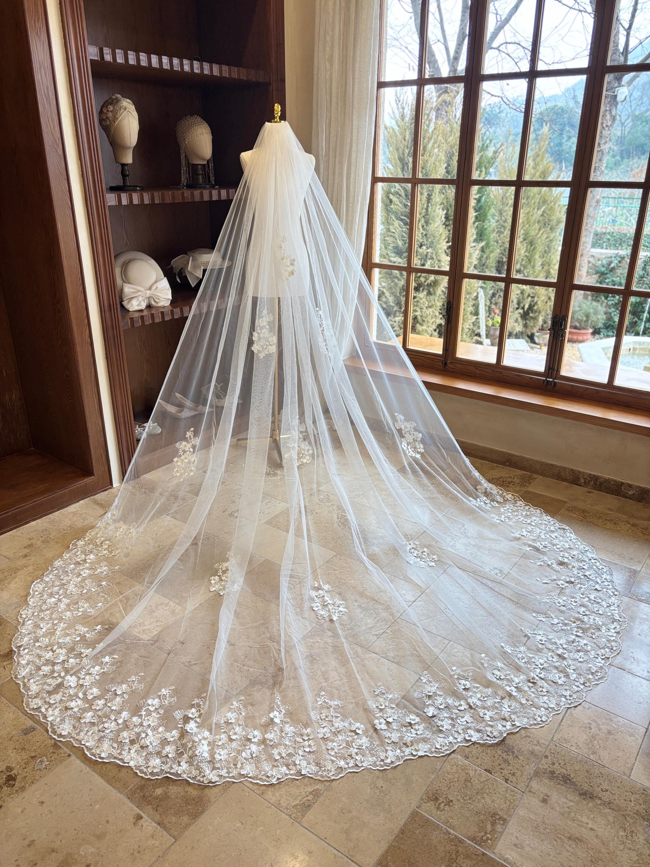 Wedding Veil style 45011284 Ivory and White Ivory Lace Veil - Etsy main image 3