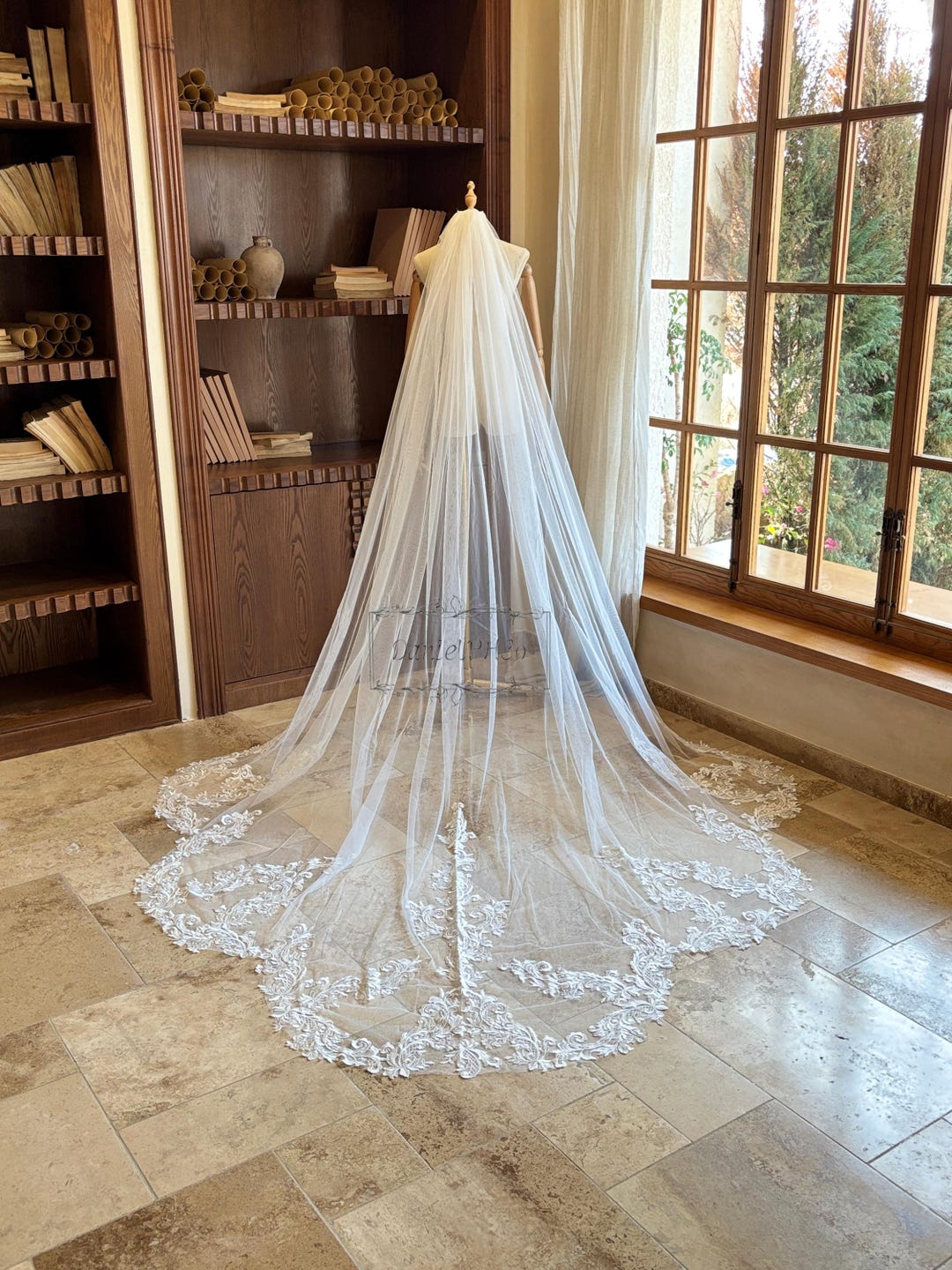 ?Elegant Ivory Lace Bridal Veil Very Ivory ? One Layer Ivory Lace Bridal Wedding Veil – BABARONI main image 2