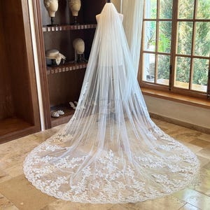 Vintage Lace Wedding Veil with Pearl, Flower Lace Bridal Veil, Lace Cathedral Veil, Long Bridal Veil, Chapel Wedding Veil, Pearl Bridal Veil