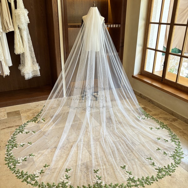 Green Leaf Beige Flower Lace Wedding Veil, Vintage Lace Bridal Veil, Ivory Tulle Wedding Veil with Comb, Elegant Cathedral Veil, Lace Veil