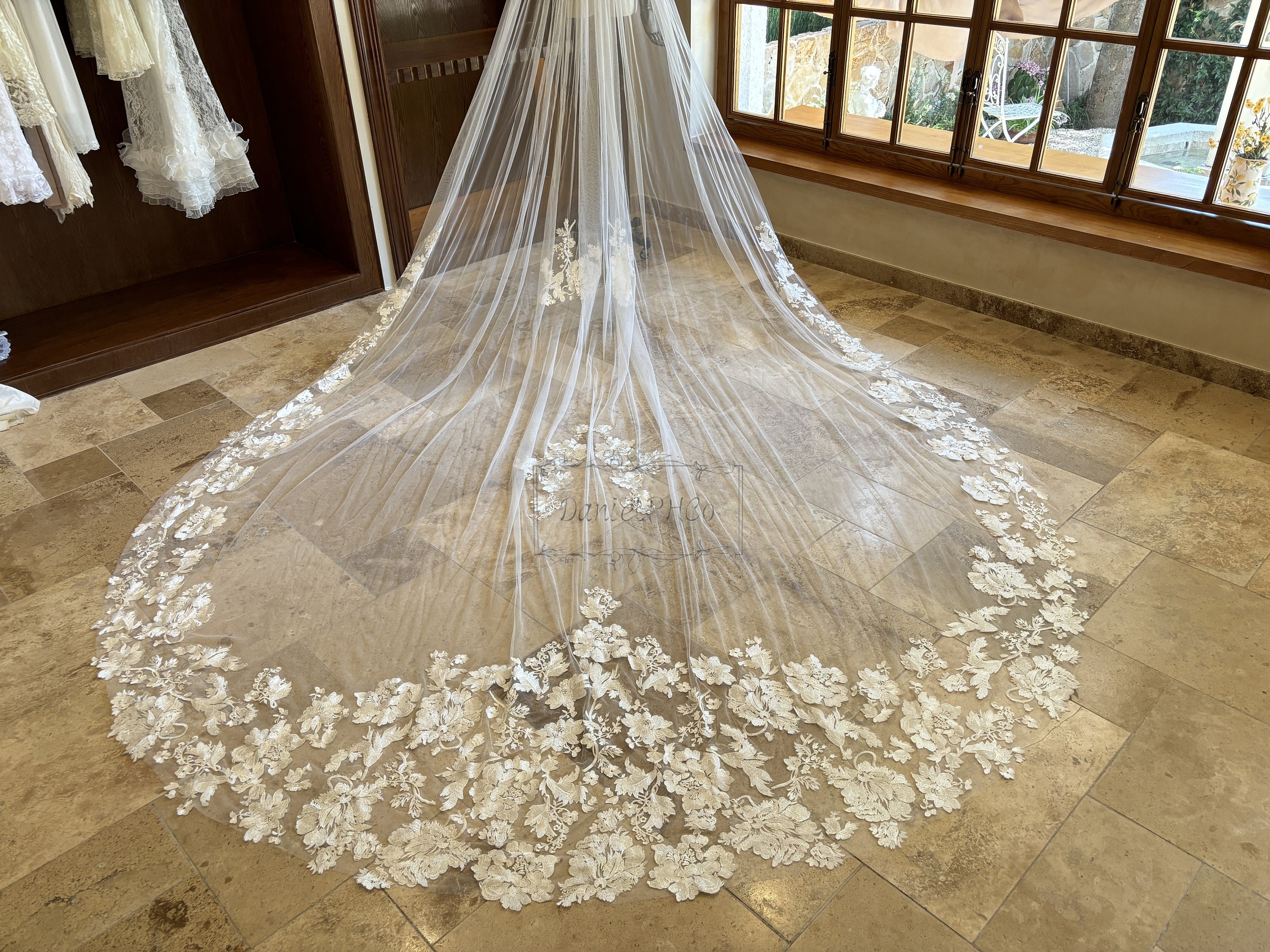 Vintage Flower Lace Wedding Veil, Long Cathedral Wedding  display picture 2