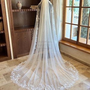 Sequined Flower Lace Wedding Veil, 3D Flower Bridal Veil, Elegant Cathedral Veil, Lace Edge Chapel Veil, Boho Veil, Flower Veil with Comb