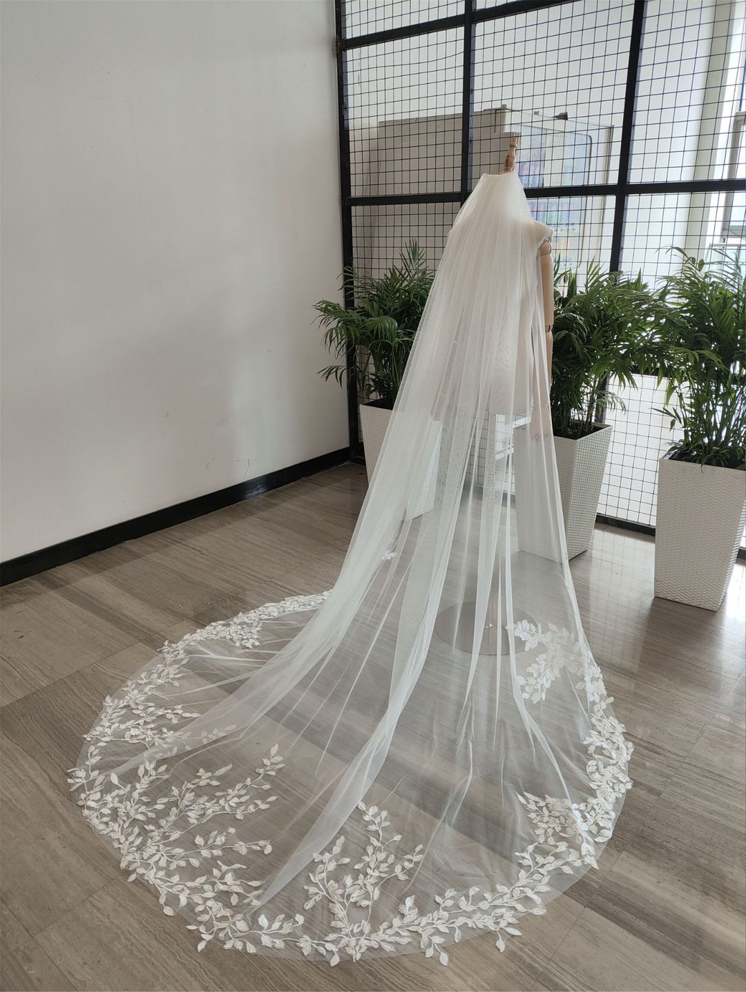 Classical Leaves Lace Applique Bridal Veil Long Flower Lace  display picture 1