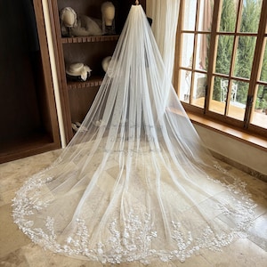 Floral Lace Wedding Veil, Vintage Cathedral Veil, Elegant Bridal Lace Veil, Ivory Tulle Veil with Comb, Floral Lace Chapel Veil, Flower Veil