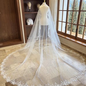 Sequined Beaded Flower Mantilla Wedding Veil with Comb, Retro Cathedral Wedding Veil, Full Lace Edge Bridal Veil, Lace Drop Veil, Tulle Veil