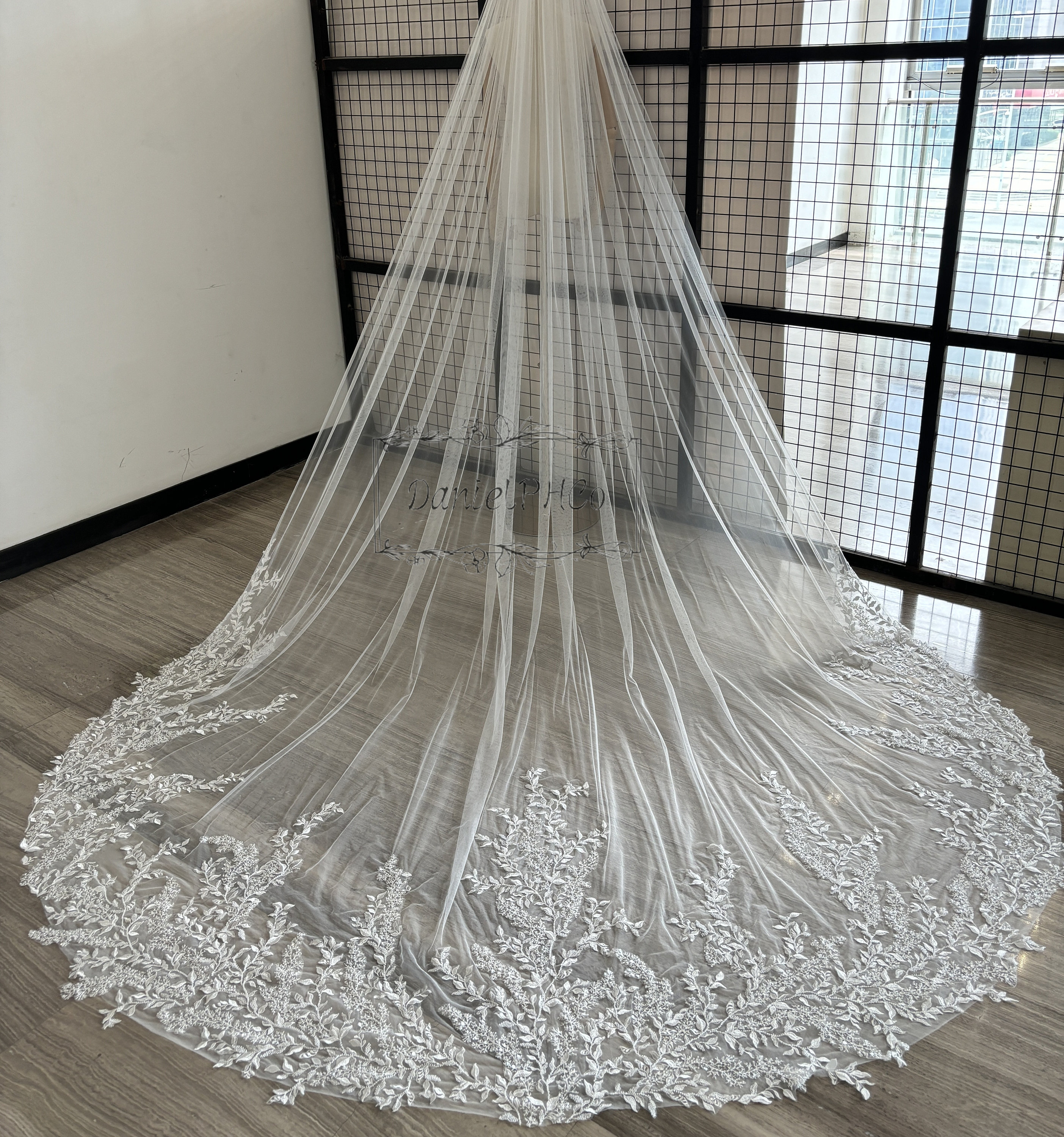 Beaded Leaf Lace Wedding Veil, Bridal Cathedral Veil, Elegant Lace Wedding Veil, Leaf Wedding Veil, Soft Ivory Tulle Veil,One Tier with Comb