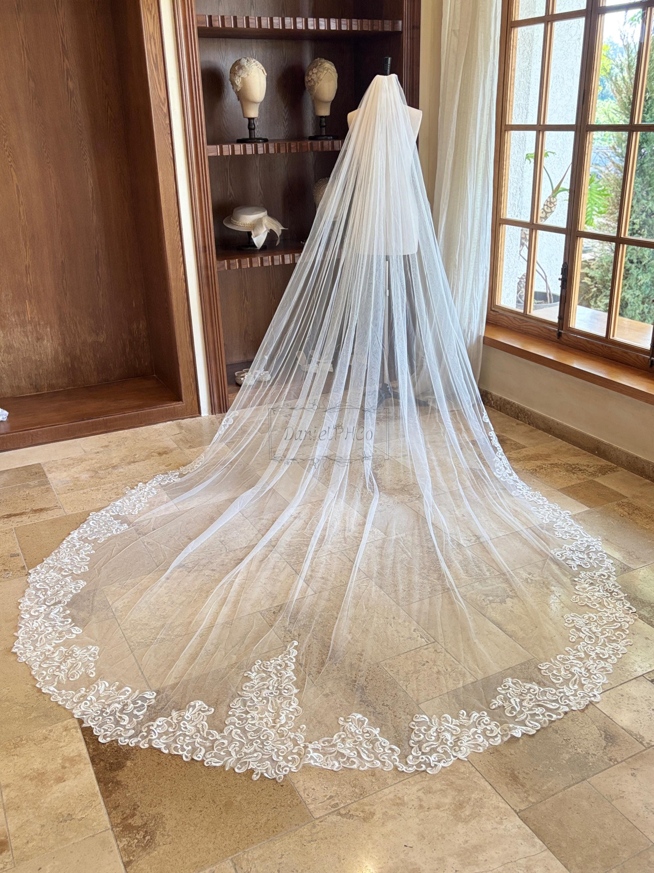 ANTIQUE LACE WALTZ LENGTH BRIDAL VEIL Timeless Waltz Length Bridal Veil with Lace Trim main image 3