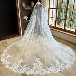 Flower Lace Mantilla Wedding Veil, Vintage Floral Veil, Flower Lace Edge Veil, Ivory Cathedral Wedding Veil, Bridal Lace Veil with Comb