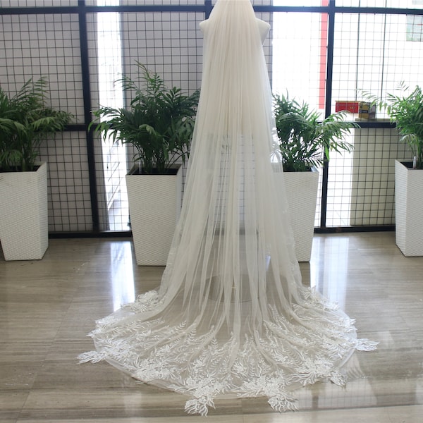 Exquisite Lace Floral Veil Single Layer Veil Tulle Lace Veil Chapel Veil Comb Irregular Lace Trim Wedding Veil Special Trim Lace Bridal Veil