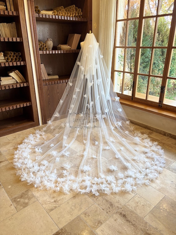 Romantic 3D Flower Wedding Veil, Fairy Cathedral Veil, Long  display picture 2