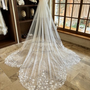 Luxury Beaded Lace Wedding Veil, Floral Lace Veil with Pearls, Irregular Hem Veil, Bridal Garden Veil, Long Cathedral Veil,Classic Lace Veil