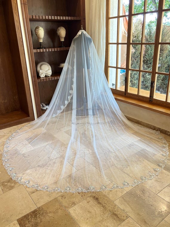 White 36” wedding bridal veil beaded trim edged NWT Glistening Beaded Edge Cathedral Length Wedding Veil  main image 3