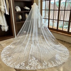 White Floral Lace Wedding Veil, 3D Flower Wedding Veil with Pearl, Long Cathedral Veil, Classic Bridal Veil, Floral Lace Veil, Elegant Veil
