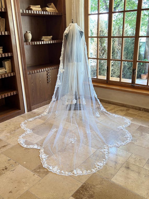 2層のレースの結婚式のベール、シャンパンのアップリケ、櫛付きの見事なロングブライダルベール、2019 - AliExpress 3/4/5M ブライダルベール 2段 ソフトチュール レース アップリケ エッジ ロング カテドラルベール 花嫁 ウェディングアクセ