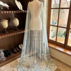 Fresh Green Tulle Wedding Cape, Green Purple Flower Lace Cape Veil with Pearls, Elegant Floor Length Shoulder Cape, Cathedral Cape with Pin