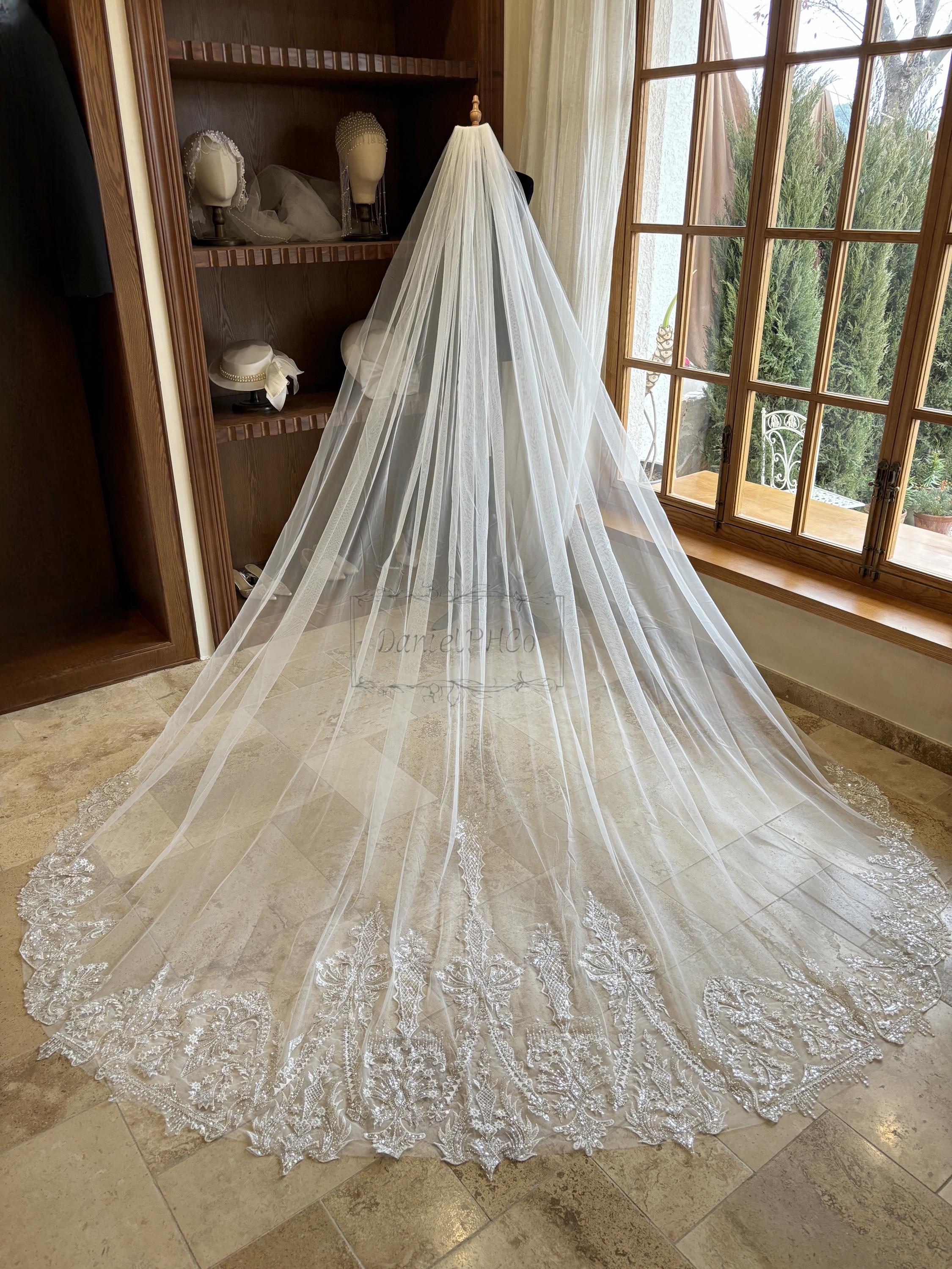 Elegant Silver Hair Piece & Cathedral Wedding Veil Two-tier Lace Edge Tulle Cathedral Veils Appliques  main image 4
