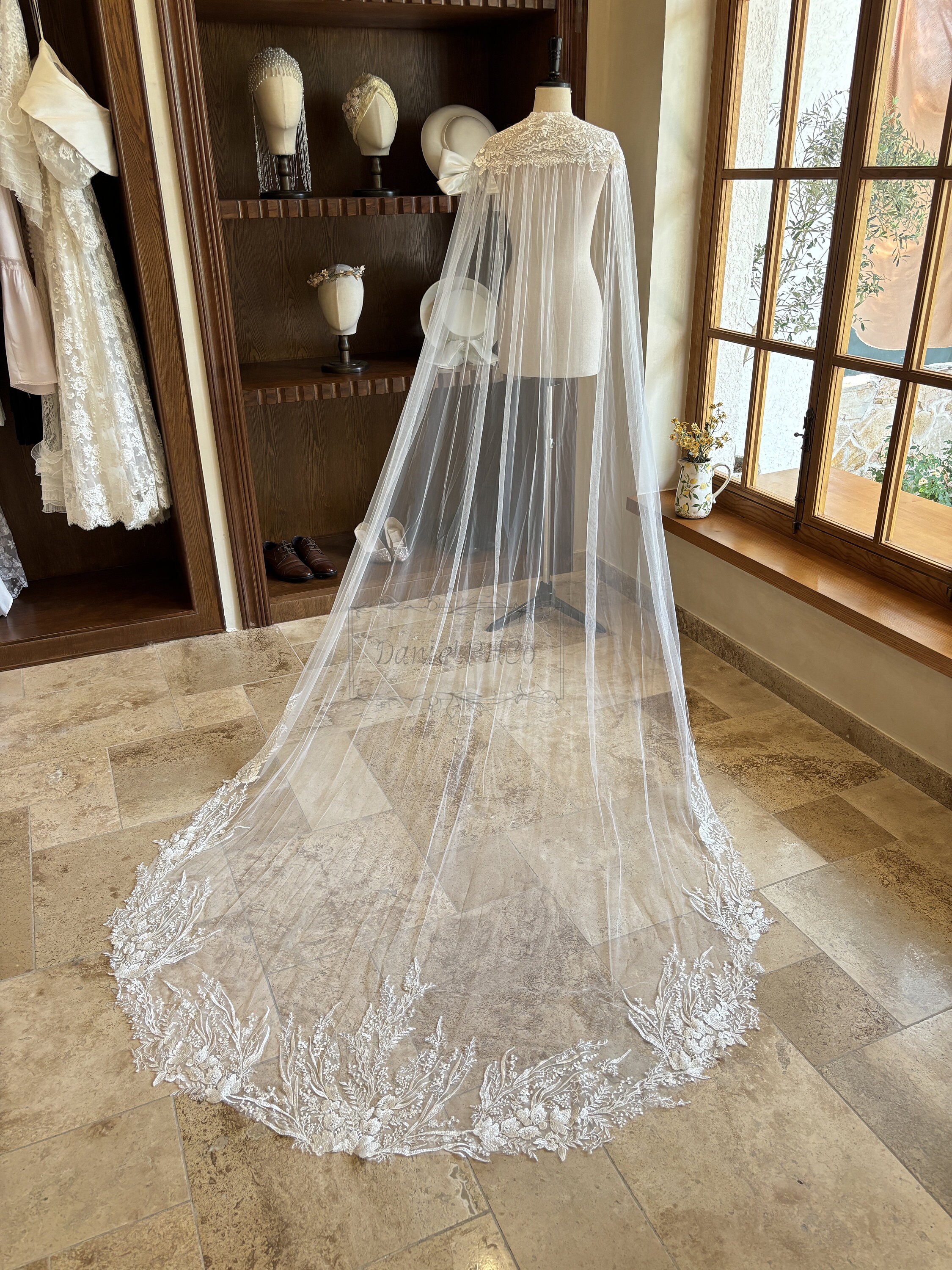 Elegant Floral Lace Cape Veil, Simple Lace Wedding Cape, Cathedral Elegant Floral Lace Cape Veil, Simple Lace Wedding Cape, Cathedral