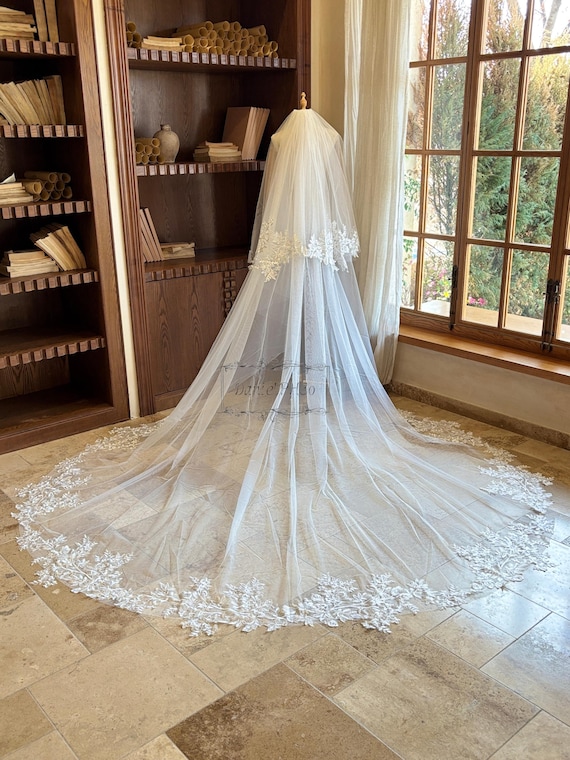 Elegant Off White Lace Veil With Blusher Bridal veil - French lace simple veil with blusher - Style #787 main image 4