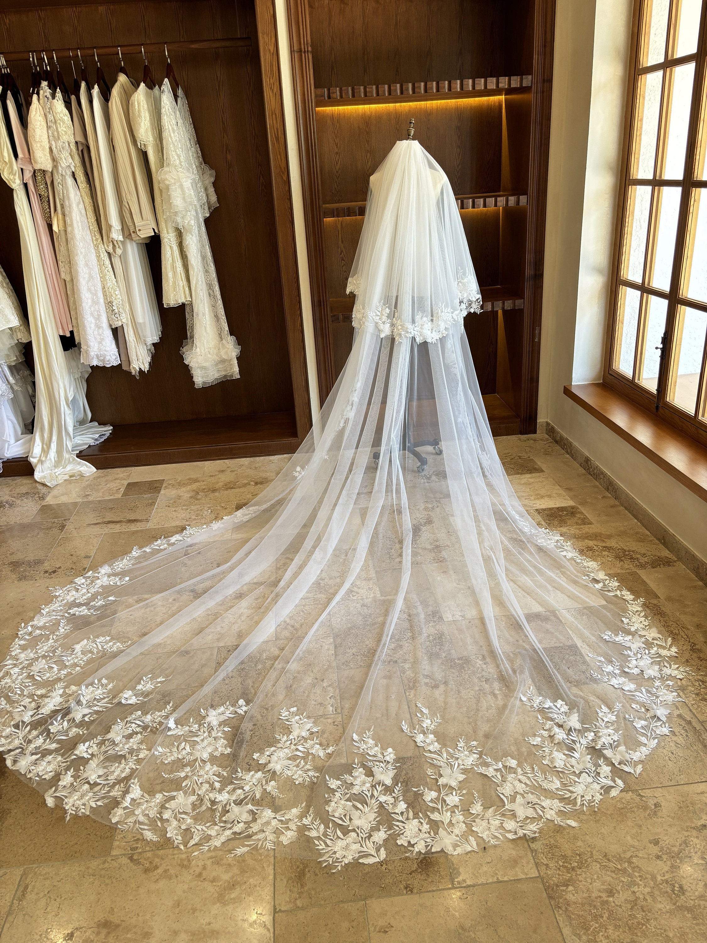 Bridal Lace-Edged Creamy White Veil for Women Lace Veil, Single Tier, Cathedral Length – Calily Bridal main image 2