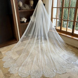 Luxury Lace Wedding Veil, Sequined Beaded Leaf Lace Veil, Vintage Cathedral Veil, Elegant Bridal Lace Veil, Ivory Tulle Veil with Comb
