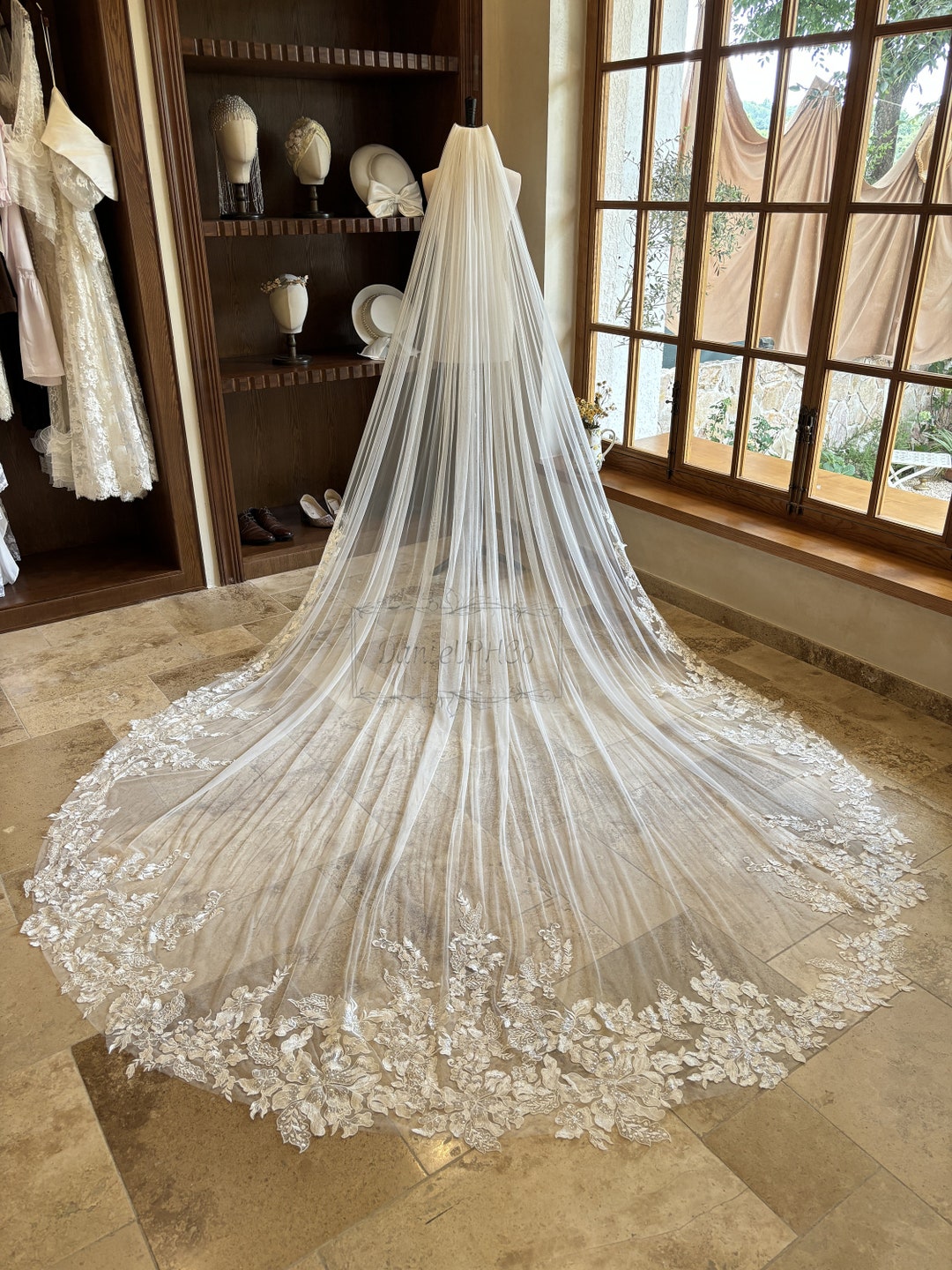 Lace Appliqué Bridal Veil in Creamy White Ivory Lace Applique Fingertip Wedding Veil Envogue V2398SF main image 3