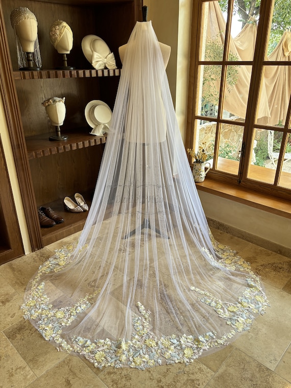 Vintage Bridal Chapel Veil, Floral Lace Cathedral Veil With  display picture 2