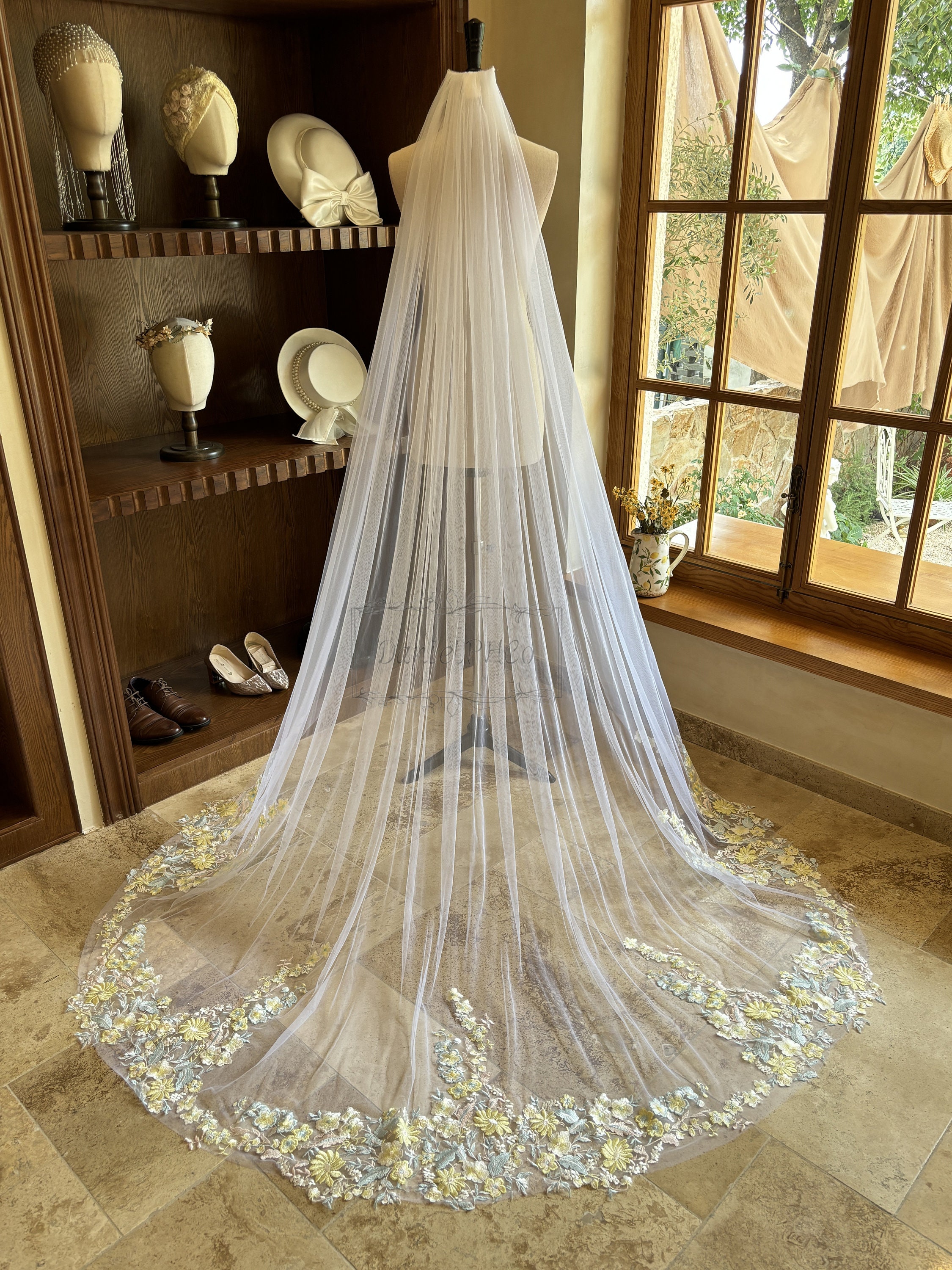 Vintage Bridal Chapel Veil, Floral Lace Cathedral Veil With  display picture 2
