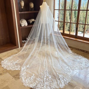 Elegant Floral Lace Bridal Veil, Vintage Irregular Hem Wedding Veil, Sequined Lace Veil, Floral Cathedral Veil, Lace Veil, Boho Wedding Veil