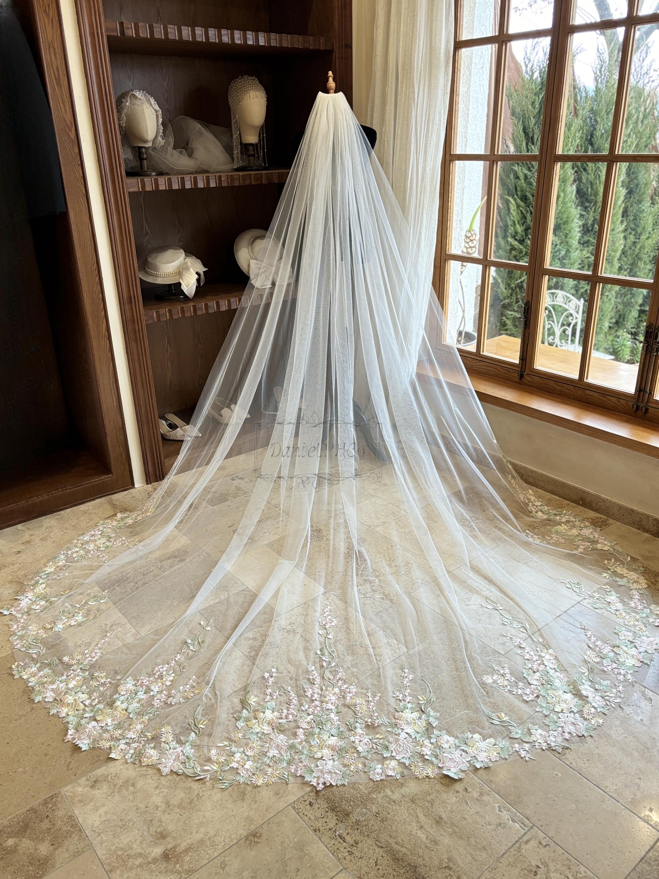 Colourful Flower Lace Wedding Veil, Leaf Lace Bridal Veil  display picture 3