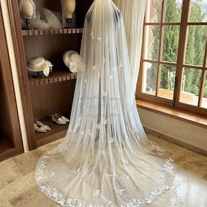 Floral Lace Wedding Veil, 3D Butterfly Bridal Veil, Elegant Chapel Veil, Long Cathedral Veil, Lace Bridal Veil with Butterfly, Tulle Veil