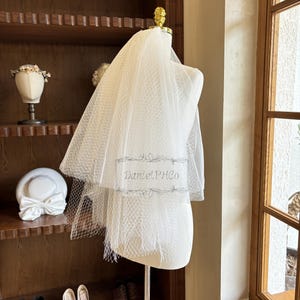 Minimalist Style Wedding Veil, 4 Layers Bridal Veil, Unique Grid Tulle Veil, Elegant Wedding Veil, Short Veil, Simple Bridal Veil with Comb