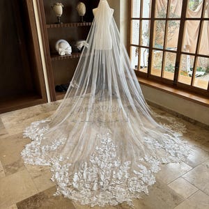 Vintage Flower Lace Wedding Veil, Floral Cathedral Veil, Irregular Hem Bridal Veil, One Tier Veil with Comb, Lace Veil, Soft Tulle Veil