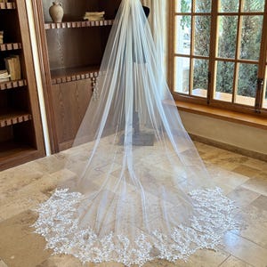 Sequined Leaf Lace Wedding Veil, Vines Lace Veil, Classic Chapel Bridal Veil, Ivory Tulle Veil, Elegant Lace Veil, Length 96&quot;, Width 58&quot;