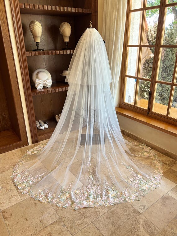 Colourful Flower Bridal Blusher Veil, Floral Lace Wedding  display picture 3