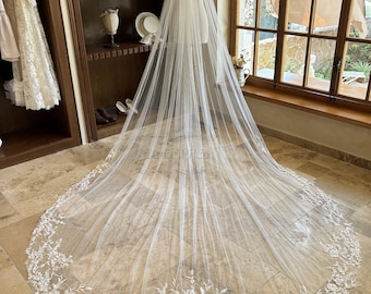 Vintage Sequined Lace Cathedral Veil, Floral Lace Veil, Elegant Lace Bridal Veil, Ivory Tulle Veil with Comb, Floral Chapel Veil, Boho Veil