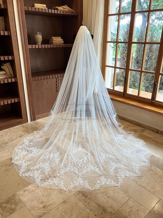Beaded Flower Lace Wedding Veil, Luxury Sequined Lace Veil  display picture 2