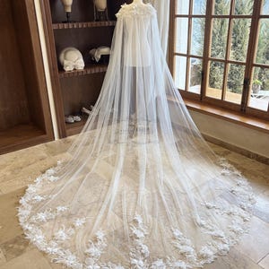 Flower Lace Shoulder Cape Veil, 3D Flower Wedding Cape, Vintage Cathedral Cape Veil, Bridal Flower Cape Veil, Lace Chapel Wedding Cape Veil