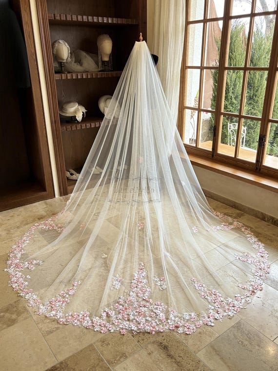 Elegant Sheer White Embroidered Wedding Veil Full Lace Trimming Wedding Veil With Embroidery Sheer Tulle  main image 2