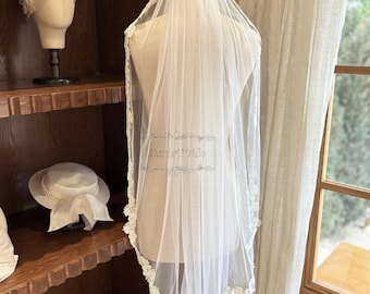 Floral Lace Edge Wedding Veil, White Flower Green Leaf Bridal Veil, Romantic Flower Fingertip Veil, Ivory Tulle Wedding Veil, One Tier